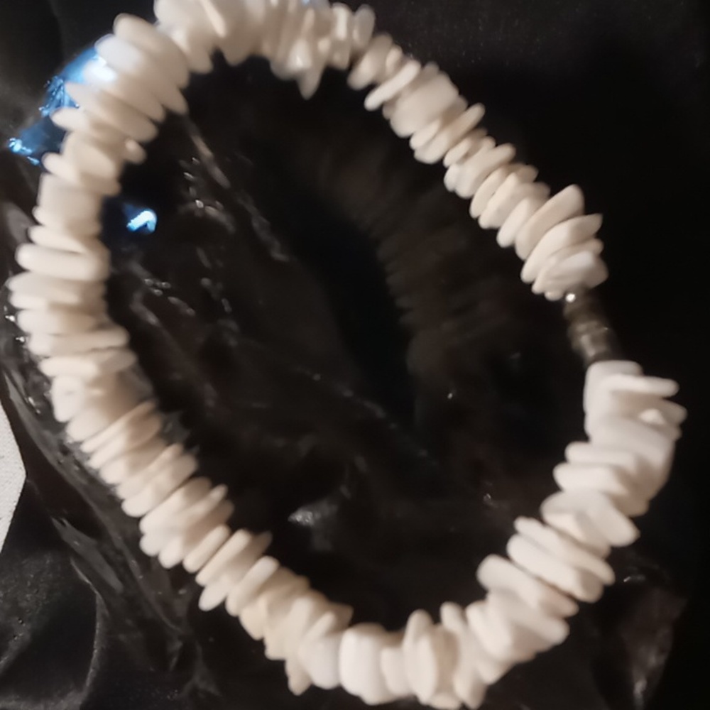 Mens naturals shell bracelet 9.5 inch long. Perfect  Beach Ware.